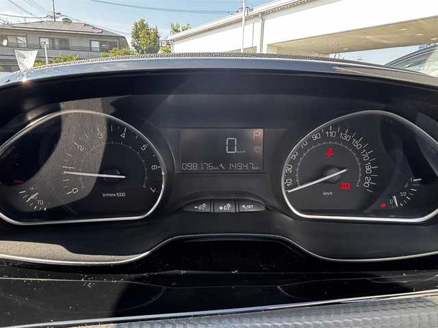 プジョー ２０８ アリュール 熊本県 2016(平28)年 9.9万km 白 純正ナビ/【ＡＭ／ＦＭ／ＵＳＢ／ＢＴ】/バックカメラ/パーキングセンサー/ＥＴＣ/前方ドライブレコーダー/純正16インチアルミホイール/ＨＩＤヘッドライト/オートライト/フォグランプ/ヘッドライトレベライザー/純正フロアマット/純正ドアバイザー/取扱説明書/スペアキー