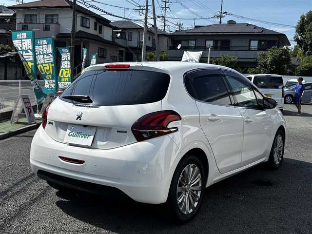 プジョー ２０８ アリュール 熊本県 2016(平28)年 9.9万km 白 純正ナビ/【ＡＭ／ＦＭ／ＵＳＢ／ＢＴ】/バックカメラ/パーキングセンサー/ＥＴＣ/前方ドライブレコーダー/純正16インチアルミホイール/ＨＩＤヘッドライト/オートライト/フォグランプ/ヘッドライトレベライザー/純正フロアマット/純正ドアバイザー/取扱説明書/スペアキー