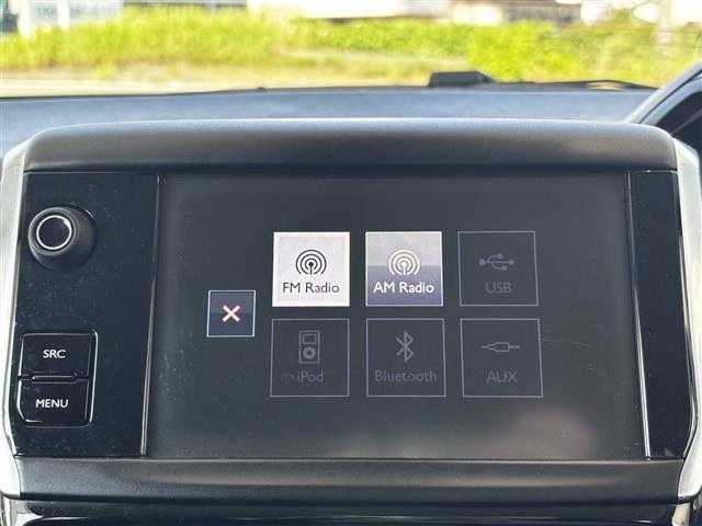 プジョー ２０８ アリュール 熊本県 2016(平28)年 9.9万km 白 純正ナビ/【ＡＭ／ＦＭ／ＵＳＢ／ＢＴ】/バックカメラ/パーキングセンサー/ＥＴＣ/前方ドライブレコーダー/純正16インチアルミホイール/ＨＩＤヘッドライト/オートライト/フォグランプ/ヘッドライトレベライザー/純正フロアマット/純正ドアバイザー/取扱説明書/スペアキー
