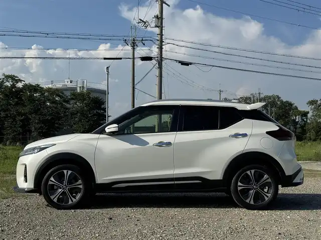 日産 キックス X ツートーンインテリアED 兵庫県 2021(令3)年 3.5万km ブリリアントホワイトパール 純正9インチナビ/全方位モニター/デジタルインナーミラー/ETC/純正OPフルエアロ(F/S/RU/R)/Bluetooth接続可/フルセグTV/レザーシート(黒/オレンジ)/プロパイロット/ステリモ/AUTOライト/ステアリングヒーター