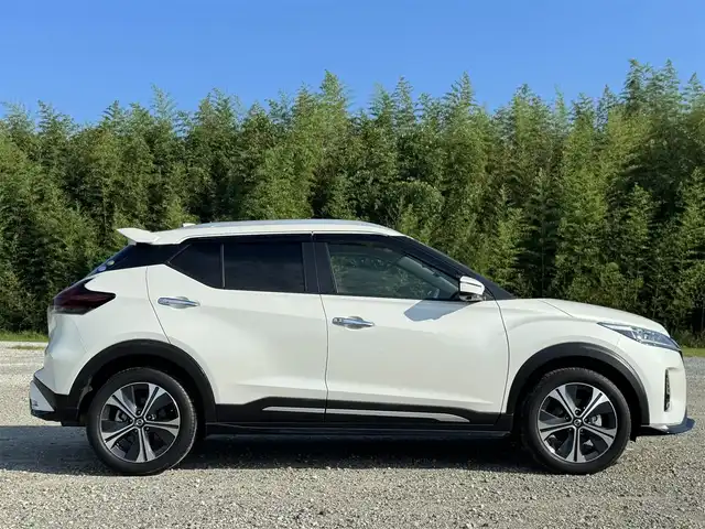 日産 キックス X ツートーンインテリアED 兵庫県 2021(令3)年 3.5万km ブリリアントホワイトパール 純正9インチナビ/全方位モニター/デジタルインナーミラー/ETC/純正OPフルエアロ(F/S/RU/R)/Bluetooth接続可/フルセグTV/レザーシート(黒/オレンジ)/プロパイロット/ステリモ/AUTOライト/ステアリングヒーター