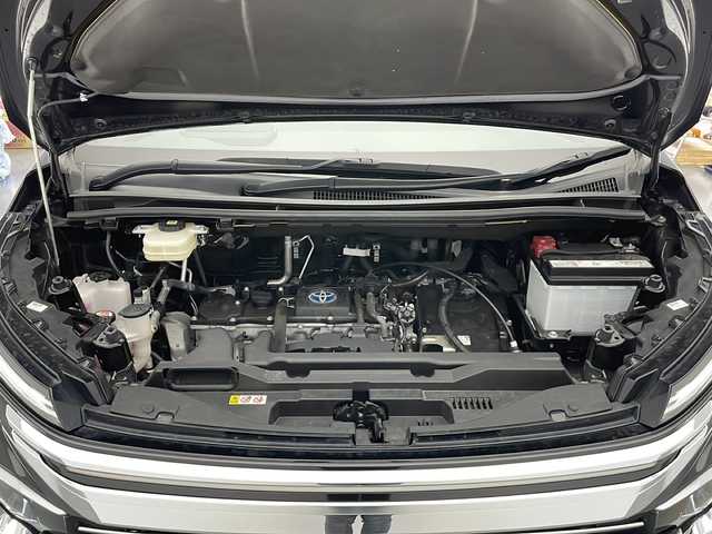 トヨタ ヴォクシー ハイブリッド S－Z 長野県 2022(令4)年 5.1万km アティチュードブラックマイカ 4WD/モデリスタエアロ/純正DA&フルセグTV&CD&DVD&BT&HDMI/トヨタセーフティセンス/アダプティブクルーズコントロール/レーントレーシングアシスト/プリクラッシュセーフティ/クリアランスソナー/パーキングサポートブレーキ/オートマチックハイビーム/ロードサインアシスト/ヘッドアップディスプレイ/デジタルインナーミラー/両側パワースライドドア/パワーバックドア/ハーフレザーシート/前席シートヒーター/ステアリングスイッチ/ステアリングヒーター/バックカメラ/ETC2.0/LEDヘッドライト/オートライト/電動格納ミラー/ウィンカーミラー/電動ホールド/オートホールド/純正16インチAW装着/純正フロアマット/プッシュスタート/スマートキー