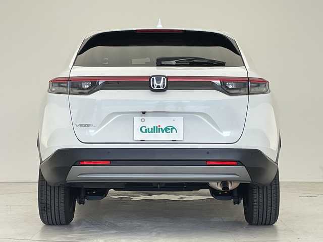 ホンダ ヴェゼル G 愛知県 2023(令5)年 2.8万km プラチナホワイトパール 純正9型ディズプレイオーディオナビ/レーダークルーズコントロール/バックカメラ/コーナーセンサー/純正アルミホイール/ETC2.0/レーンキープアシスト/ダウンヒルアシストコントロール/オートマチックハイビーム/ワイヤレス充電器/ドライブレコーダー/衝突軽減システム/Bluetooth/フルセグ/ステアリングスイッチ/スマートキー/プッシュスタート