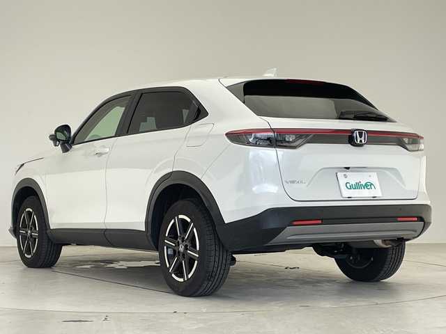 ホンダ ヴェゼル G 愛知県 2023(令5)年 2.8万km プラチナホワイトパール 純正9型ディズプレイオーディオナビ/レーダークルーズコントロール/バックカメラ/コーナーセンサー/純正アルミホイール/ETC2.0/レーンキープアシスト/ダウンヒルアシストコントロール/オートマチックハイビーム/ワイヤレス充電器/ドライブレコーダー/衝突軽減システム/Bluetooth/フルセグ/ステアリングスイッチ/スマートキー/プッシュスタート