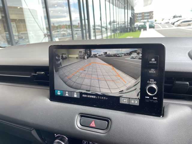 ホンダ ヴェゼル G 愛知県 2023(令5)年 2.8万km プラチナホワイトパール 純正9型ディズプレイオーディオナビ/レーダークルーズコントロール/バックカメラ/コーナーセンサー/純正アルミホイール/ETC2.0/レーンキープアシスト/ダウンヒルアシストコントロール/オートマチックハイビーム/ワイヤレス充電器/ドライブレコーダー/衝突軽減システム/Bluetooth/フルセグ/ステアリングスイッチ/スマートキー/プッシュスタート