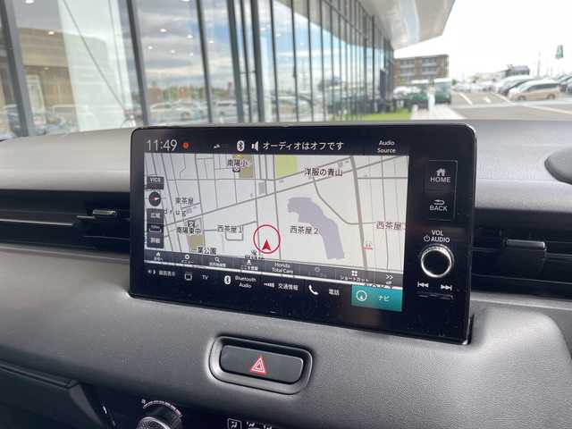 ホンダ ヴェゼル G 愛知県 2023(令5)年 2.8万km プラチナホワイトパール 純正9型ディズプレイオーディオナビ/レーダークルーズコントロール/バックカメラ/コーナーセンサー/純正アルミホイール/ETC2.0/レーンキープアシスト/ダウンヒルアシストコントロール/オートマチックハイビーム/ワイヤレス充電器/ドライブレコーダー/衝突軽減システム/Bluetooth/フルセグ/ステアリングスイッチ/スマートキー/プッシュスタート