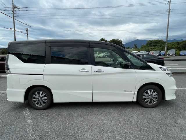 日産 セレナ e－パワー ハイウェイスター V 神奈川県 2019(平31)年 8.6万km ブリリアントホワイトパール 2トーン ワンオーナー/フルセグテレビ/フリップダウンモニター/クルーズコントロール/プッシュスタート/両側パワースライドドア/ETC