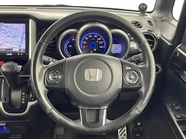 ホンダ Ｎ ＢＯＸ カスタム G ターボSSパッケージ 大分県 2014(平26)年 10.1万km クリスタルブラックパール 社外SDナビ/（フルセグ/Bluetooth/CD/DVD)/バックカメラ/クルーズコントロール/両側パワースライドドア/前方ドライブレコーダー/パドルシフト/ステアリングスイッチ/黒革調シートカバー/スマートキー・プッシュスタート/純正アルミホイール/保証書・取扱説明書