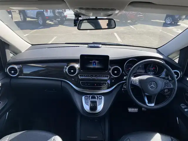 メルセデス・ベンツ Ｖ２２０ d AVGエクストラロング 福岡県 2016(平28)年 5.1万km ロッククリスタルホワイト ・アダプティブクルーズコントロール/・純正ナビ/BT/USB/HDMI/・全方位カメラ/・黒革シート/シートヒーター/エアシート/・ドライブレコーダー/・フルセグ/・ETC/・純正18AW/・LEDライト/・BLIS/・フリップダウンモニター/・保証書/・取扱説明書