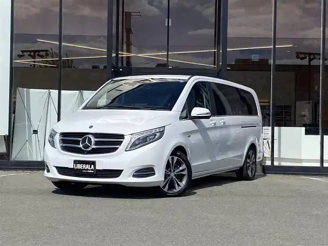 メルセデス・ベンツ Ｖ２２０ d AVGエクストラロング 福岡県 2016(平28)年 5.1万km ロッククリスタルホワイト ・アダプティブクルーズコントロール/・純正ナビ/BT/USB/HDMI/・全方位カメラ/・黒革シート/シートヒーター/エアシート/・ドライブレコーダー/・フルセグ/・ETC/・純正18AW/・LEDライト/・BLIS/・フリップダウンモニター/・保証書/・取扱説明書