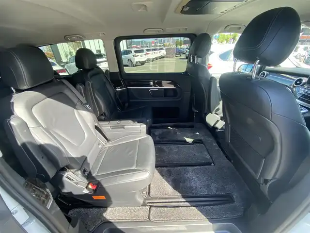 メルセデス・ベンツ Ｖ２２０ d AVGエクストラロング 福岡県 2016(平28)年 5.1万km ロッククリスタルホワイト ・アダプティブクルーズコントロール/・純正ナビ/BT/USB/HDMI/・全方位カメラ/・黒革シート/シートヒーター/エアシート/・ドライブレコーダー/・フルセグ/・ETC/・純正18AW/・LEDライト/・BLIS/・フリップダウンモニター/・保証書/・取扱説明書