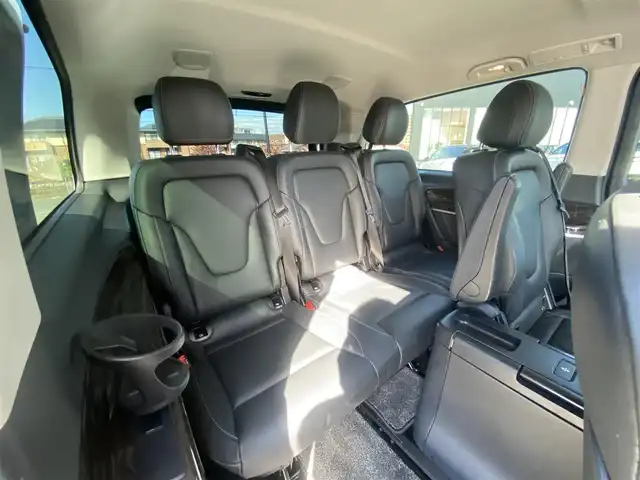 メルセデス・ベンツ Ｖ２２０ d AVGエクストラロング 福岡県 2016(平28)年 5.1万km ロッククリスタルホワイト ・アダプティブクルーズコントロール/・純正ナビ/BT/USB/HDMI/・全方位カメラ/・黒革シート/シートヒーター/エアシート/・ドライブレコーダー/・フルセグ/・ETC/・純正18AW/・LEDライト/・BLIS/・フリップダウンモニター/・保証書/・取扱説明書