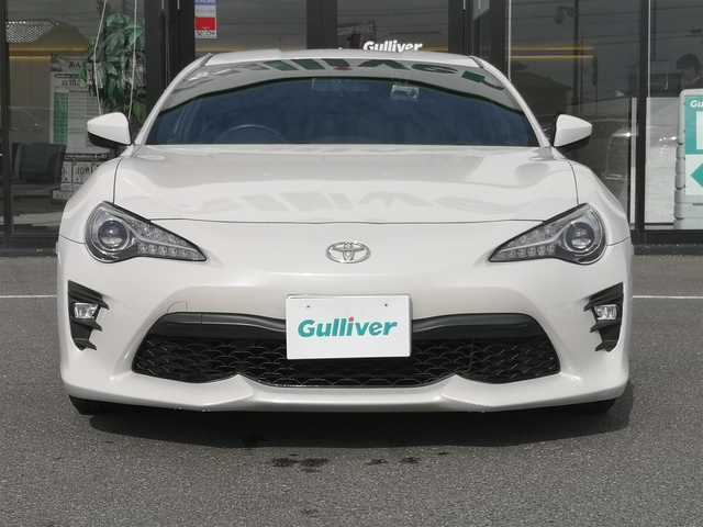 トヨタ ８６ GT 茨城県 2018(平30)年 8.3万km クリスタルホワイトパール 社外ナビ/【iPod・USB・SD・CD・DVD・TV・ラジオ・AV-IN・BT】/Bカメラ/ETC/クルコン/前後ドラレコ/6速MT/オートライト/Fフォグ/LEDライト/横滑り防止装置/プッシュスタート/スマートキー