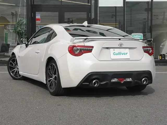 トヨタ ８６ GT 茨城県 2018(平30)年 8.3万km クリスタルホワイトパール 社外ナビ/【iPod・USB・SD・CD・DVD・TV・ラジオ・AV-IN・BT】/Bカメラ/ETC/クルコン/前後ドラレコ/6速MT/オートライト/Fフォグ/LEDライト/横滑り防止装置/プッシュスタート/スマートキー