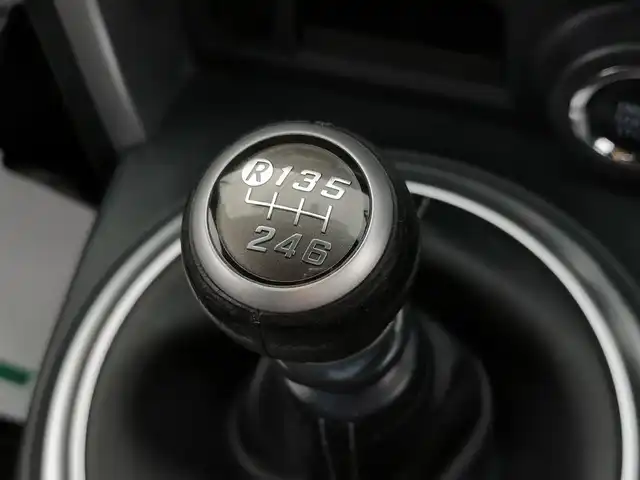 トヨタ ８６ GT 茨城県 2018(平30)年 8.3万km クリスタルホワイトパール 社外ナビ/【iPod・USB・SD・CD・DVD・TV・ラジオ・AV-IN・BT】/Bカメラ/ETC/クルコン/前後ドラレコ/6速MT/オートライト/Fフォグ/LEDライト/横滑り防止装置/プッシュスタート/スマートキー