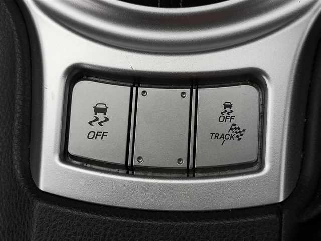 トヨタ ８６ GT 茨城県 2018(平30)年 8.3万km クリスタルホワイトパール 社外ナビ/【iPod・USB・SD・CD・DVD・TV・ラジオ・AV-IN・BT】/Bカメラ/ETC/クルコン/前後ドラレコ/6速MT/オートライト/Fフォグ/LEDライト/横滑り防止装置/プッシュスタート/スマートキー