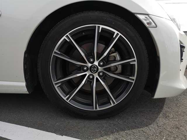 トヨタ ８６ GT 茨城県 2018(平30)年 8.3万km クリスタルホワイトパール 社外ナビ/【iPod・USB・SD・CD・DVD・TV・ラジオ・AV-IN・BT】/Bカメラ/ETC/クルコン/前後ドラレコ/6速MT/オートライト/Fフォグ/LEDライト/横滑り防止装置/プッシュスタート/スマートキー