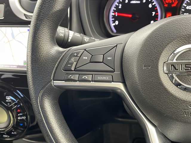 日産 ノート X 栃木県 2017(平29)年 3.1万km ダークメタルグレー 純正ナビ/（BT/CD/DVD/フルセグ/AM/FM)/バックカメラ/衝突軽減システム/車線逸脱抑制機能/横滑り防止/アイドリングストップ/ETC/ドライブレコーダー/電動格納ミラー/社外フロアマット/ステアリングスイッチ/AAC/オートライト/プッシュスタート/スマートキー/スペアキー