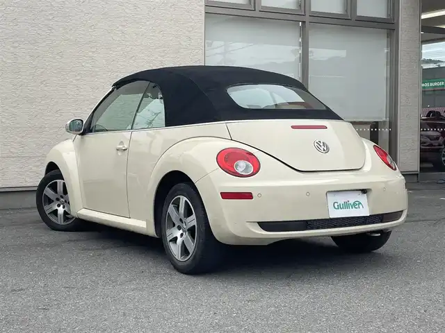 フォルクスワーゲン ニュー ビートル カブリオレ 大阪府 2007(平19)年 13.7万km ウィートベージュM 横滑り防止装置/後方コーナーセンサー/純正アルミホイール/ABS/ドライブレコーダー/保証書/取扱説明書/スペアキー　有