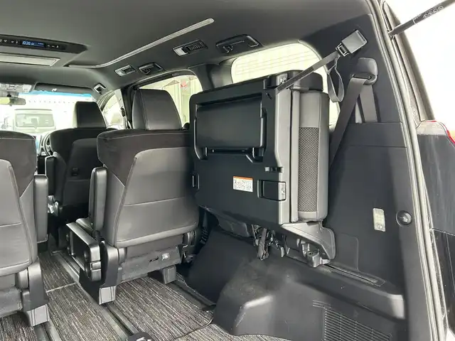 トヨタ アルファード S タイプゴールド 滋賀県 2021(令3)年 3.9万km ブラック ガソリン/2WD(FF)/CVT/モデリスタエアロ/後席モニター/両側パワースライドドア/９インチディスプレイオーディオ/(FM/AM/CD/DVD/フルセグ/Bluetooth)/ETC/前後ドライブレコーダー/バックカメラ/ＴｏｙｏｔａＳａｆｅｔｙＳｅｎｓｅ/・プリクラッシュブレーキアシスト	/・踏み間違い防止アシスト/・レーンキープアシスト	/・レーダークルーズコントロール/・標識検知機能	/電動格納ミラー/電動リアゲート/電動パーキング/ブレーキホールド/革巻きステアリング/ステアリングスイッチ/オートライト/LEDヘッドライト/フロントフォグ/オートマチックハイビーム/フルオートエアコン/プッシュスタート/スマートキー/スペアキー/純正フロアマット