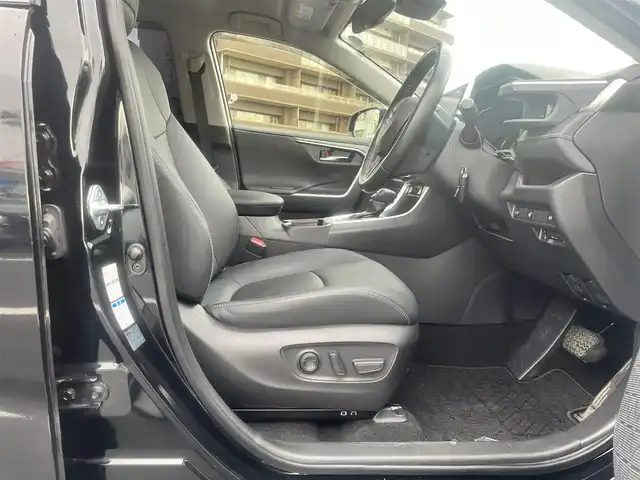 トヨタ ＲＡＶ４ G 島根県 2021(令3)年 5万km アティチュードブラックマイカ ワンオーナー/４WD/社外9インチメモリナビ　/(フルセグTV/DVD再生/Bluetooth　/バックカメラ　/ビルトインETC　/レーダークルーズコントロール　/衝突軽減システム/レーンキープアシスト/パワーバックドア　/前後コーナーセンサー　/オートハイビーム/純正LEDライト/純正フォグランプ/前席シートヒーター/ステアリングヒーター/デュアルエアコン/純正フロアマット/純正18インチアルミホイール
