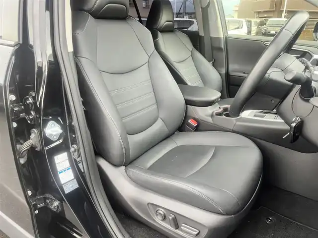 トヨタ ＲＡＶ４ G 島根県 2021(令3)年 5万km アティチュードブラックマイカ ワンオーナー/４WD/社外9インチメモリナビ　/(フルセグTV/DVD再生/Bluetooth　/バックカメラ　/ビルトインETC　/レーダークルーズコントロール　/衝突軽減システム/レーンキープアシスト/パワーバックドア　/前後コーナーセンサー　/オートハイビーム/純正LEDライト/純正フォグランプ/前席シートヒーター/ステアリングヒーター/デュアルエアコン/純正フロアマット/純正18インチアルミホイール