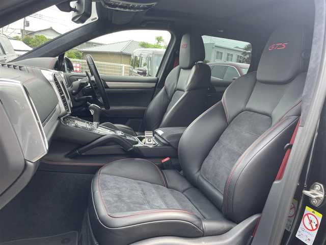 ポルシェ カイエン GTS 静岡県 2016(平28)年 2.8万km 黒 ~パノラマルーフ~/ユーザー買取車両/純正ナビ/　【CD/DVD/BT/地デジフルセグTV】/純正LEDヘッドライト/純正20インチAW/GTSハーフレザーシート/シートヒーター/スポーツエキゾーストシステム/ポルシェアクティブサスペンション/ポルシェヒルコントロール/スポーツプラスモード/ティプトロニックSシフトパドル（カーボンパーツ付き）/クルーズコントロール/バックカメラ/電動パーキングブレーキ/ETC/オートスタート/ストップ機能