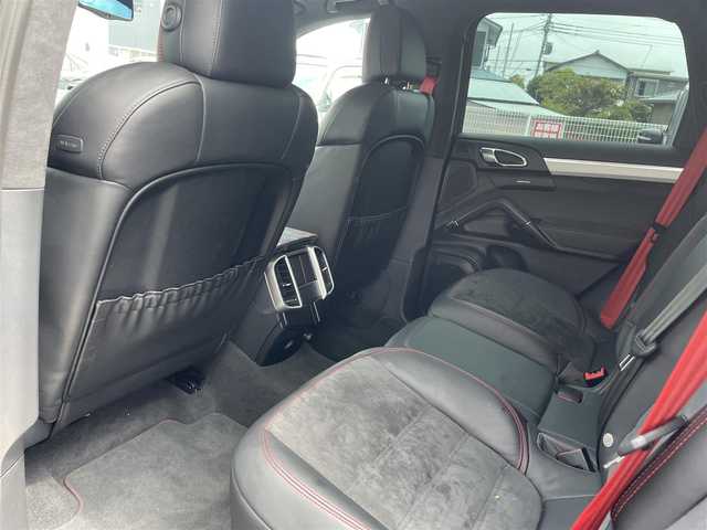 ポルシェ カイエン GTS 静岡県 2016(平28)年 2.8万km 黒 ~パノラマルーフ~/ユーザー買取車両/純正ナビ/　【CD/DVD/BT/地デジフルセグTV】/純正LEDヘッドライト/純正20インチAW/GTSハーフレザーシート/シートヒーター/スポーツエキゾーストシステム/ポルシェアクティブサスペンション/ポルシェヒルコントロール/スポーツプラスモード/ティプトロニックSシフトパドル（カーボンパーツ付き）/クルーズコントロール/バックカメラ/電動パーキングブレーキ/ETC/オートスタート/ストップ機能