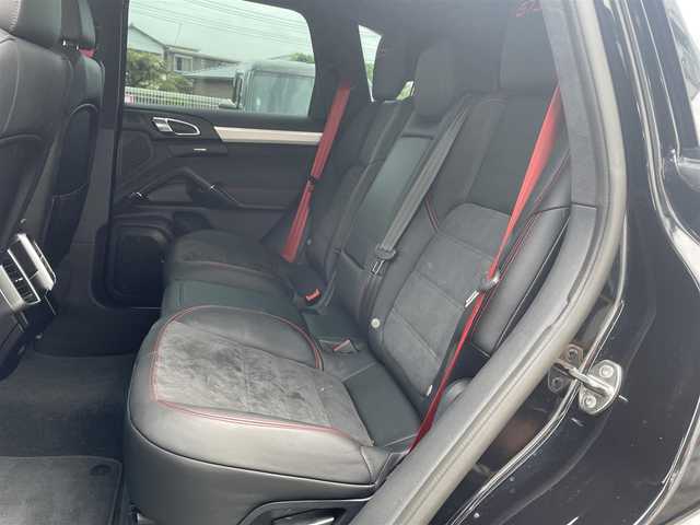 ポルシェ カイエン GTS 静岡県 2016(平28)年 2.8万km 黒 ~パノラマルーフ~/ユーザー買取車両/純正ナビ/　【CD/DVD/BT/地デジフルセグTV】/純正LEDヘッドライト/純正20インチAW/GTSハーフレザーシート/シートヒーター/スポーツエキゾーストシステム/ポルシェアクティブサスペンション/ポルシェヒルコントロール/スポーツプラスモード/ティプトロニックSシフトパドル（カーボンパーツ付き）/クルーズコントロール/バックカメラ/電動パーキングブレーキ/ETC/オートスタート/ストップ機能