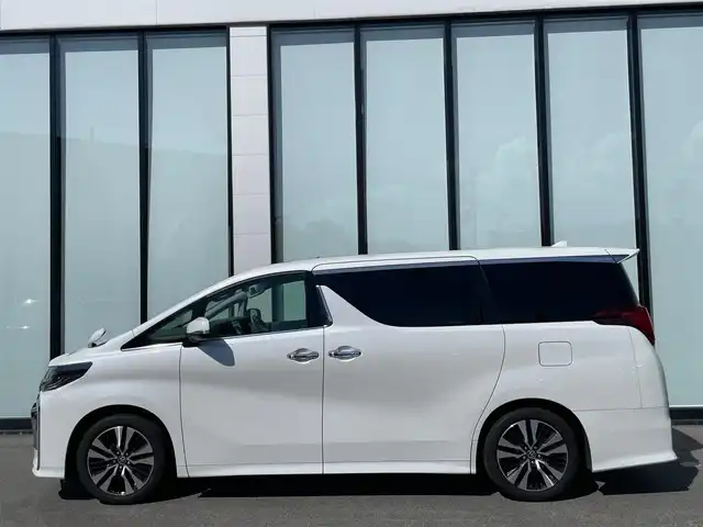 トヨタ アルファード S Cパッケージ 大阪府 2022(令4)年 4.9万km ホワイトパールクリスタルシャイン ツインムーンルーフ/純正９．８インチナビ　/   Bluetooth/USB　/衝突軽減ブレーキ/クリアランスソナー　/バックモニター　/１２．１インチ後席モニター　　/ブラインドスポットモニター 　/デジタルインナーミラー/パワーシート（運転席のみメモリー付き）/両側パワースライドドア/レーダークルーズコントロール/レーンキープアシスト　/エアシートヒーター/ステアリングヒーター　/電動リアゲート　/オートマチックハイビーム/前後ドライブレコーダー/純正18インチアルミホイール/プッシュスタート/スマートキー/ＥＴＣ　/三眼ＬＥＤ