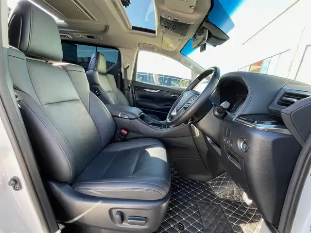 トヨタ アルファード S Cパッケージ 大阪府 2022(令4)年 4.9万km ホワイトパールクリスタルシャイン ツインムーンルーフ/純正９．８インチナビ　/   Bluetooth/USB　/衝突軽減ブレーキ/クリアランスソナー　/バックモニター　/１２．１インチ後席モニター　　/ブラインドスポットモニター 　/デジタルインナーミラー/パワーシート（運転席のみメモリー付き）/両側パワースライドドア/レーダークルーズコントロール/レーンキープアシスト　/エアシートヒーター/ステアリングヒーター　/電動リアゲート　/オートマチックハイビーム/前後ドライブレコーダー/純正18インチアルミホイール/プッシュスタート/スマートキー/ＥＴＣ　/三眼ＬＥＤ