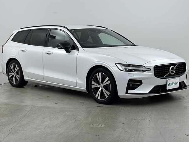 ボルボ Ｖ６０ B5 インスクリプション 道央・札幌 2021(令3)年 2.3万km パール ・ワンオーナー/・純正ナビ&USB&BT&フルセグ/・全方位モニター/・パワーバックドア/・Harman/Kardonサラウンドシステム/・ヘッドアップディスプレイ/・レザーシート/・前席パワーシート/・全席シートヒーター/・置くだけ充電/・社外前後ドライブレコーダー/・コーナーセンサー/・純正17インチAW/・純正AW付スタッドレス積載