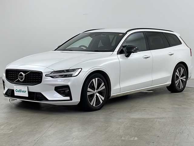 ボルボ Ｖ６０ B5 インスクリプション 道央・札幌 2021(令3)年 2.3万km パール ・ワンオーナー/・純正ナビ&USB&BT&フルセグ/・全方位モニター/・パワーバックドア/・Harman/Kardonサラウンドシステム/・ヘッドアップディスプレイ/・レザーシート/・前席パワーシート/・全席シートヒーター/・置くだけ充電/・社外前後ドライブレコーダー/・コーナーセンサー/・純正17インチAW/・純正AW付スタッドレス積載