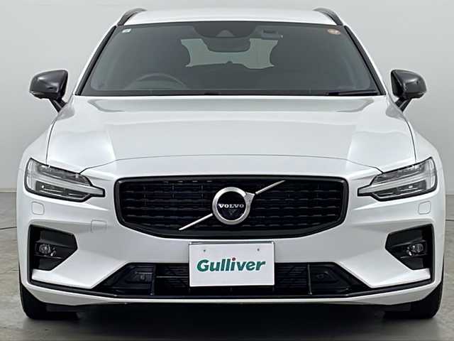 ボルボ Ｖ６０ B5 インスクリプション 道央・札幌 2021(令3)年 2.3万km パール ・ワンオーナー/・純正ナビ&USB&BT&フルセグ/・全方位モニター/・パワーバックドア/・Harman/Kardonサラウンドシステム/・ヘッドアップディスプレイ/・レザーシート/・前席パワーシート/・全席シートヒーター/・置くだけ充電/・社外前後ドライブレコーダー/・コーナーセンサー/・純正17インチAW/・純正AW付スタッドレス積載