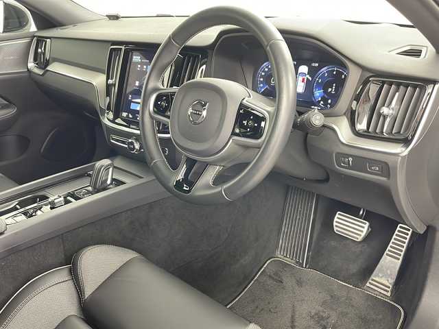 ボルボ Ｖ６０ B5 インスクリプション 道央・札幌 2021(令3)年 2.3万km パール ・ワンオーナー/・純正ナビ&USB&BT&フルセグ/・全方位モニター/・パワーバックドア/・Harman/Kardonサラウンドシステム/・ヘッドアップディスプレイ/・レザーシート/・前席パワーシート/・全席シートヒーター/・置くだけ充電/・社外前後ドライブレコーダー/・コーナーセンサー/・純正17インチAW/・純正AW付スタッドレス積載