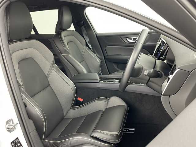 ボルボ Ｖ６０ B5 インスクリプション 道央・札幌 2021(令3)年 2.3万km パール ・ワンオーナー/・純正ナビ&USB&BT&フルセグ/・全方位モニター/・パワーバックドア/・Harman/Kardonサラウンドシステム/・ヘッドアップディスプレイ/・レザーシート/・前席パワーシート/・全席シートヒーター/・置くだけ充電/・社外前後ドライブレコーダー/・コーナーセンサー/・純正17インチAW/・純正AW付スタッドレス積載