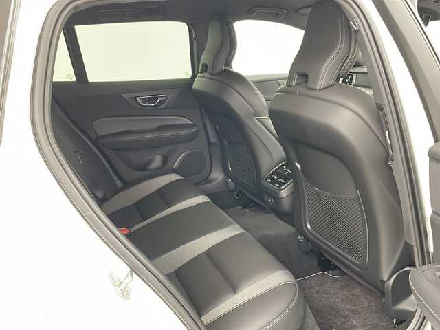 ボルボ Ｖ６０ B5 インスクリプション 道央・札幌 2021(令3)年 2.3万km パール ・ワンオーナー/・純正ナビ&USB&BT&フルセグ/・全方位モニター/・パワーバックドア/・Harman/Kardonサラウンドシステム/・ヘッドアップディスプレイ/・レザーシート/・前席パワーシート/・全席シートヒーター/・置くだけ充電/・社外前後ドライブレコーダー/・コーナーセンサー/・純正17インチAW/・純正AW付スタッドレス積載