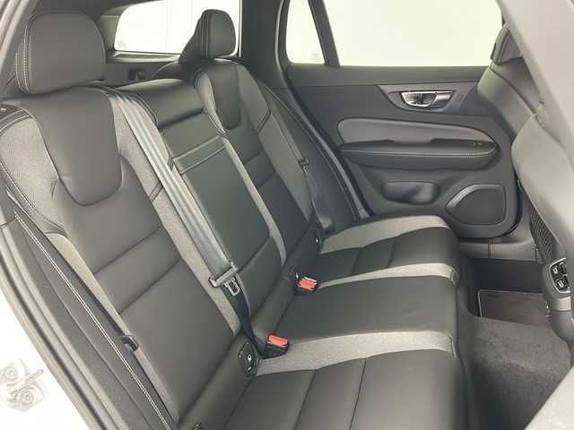 ボルボ Ｖ６０ B5 インスクリプション 道央・札幌 2021(令3)年 2.3万km パール ・ワンオーナー/・純正ナビ&USB&BT&フルセグ/・全方位モニター/・パワーバックドア/・Harman/Kardonサラウンドシステム/・ヘッドアップディスプレイ/・レザーシート/・前席パワーシート/・全席シートヒーター/・置くだけ充電/・社外前後ドライブレコーダー/・コーナーセンサー/・純正17インチAW/・純正AW付スタッドレス積載