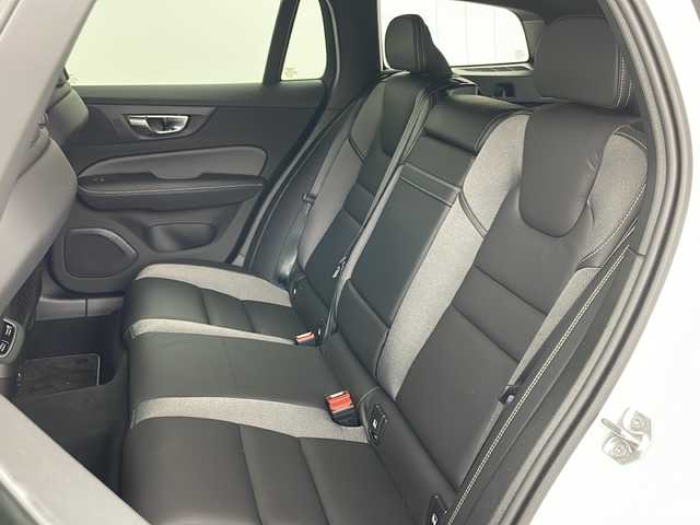 ボルボ Ｖ６０ B5 インスクリプション 道央・札幌 2021(令3)年 2.3万km パール ・ワンオーナー/・純正ナビ&USB&BT&フルセグ/・全方位モニター/・パワーバックドア/・Harman/Kardonサラウンドシステム/・ヘッドアップディスプレイ/・レザーシート/・前席パワーシート/・全席シートヒーター/・置くだけ充電/・社外前後ドライブレコーダー/・コーナーセンサー/・純正17インチAW/・純正AW付スタッドレス積載