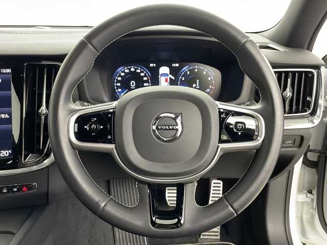 ボルボ Ｖ６０ B5 インスクリプション 道央・札幌 2021(令3)年 2.3万km パール ・ワンオーナー/・純正ナビ&USB&BT&フルセグ/・全方位モニター/・パワーバックドア/・Harman/Kardonサラウンドシステム/・ヘッドアップディスプレイ/・レザーシート/・前席パワーシート/・全席シートヒーター/・置くだけ充電/・社外前後ドライブレコーダー/・コーナーセンサー/・純正17インチAW/・純正AW付スタッドレス積載