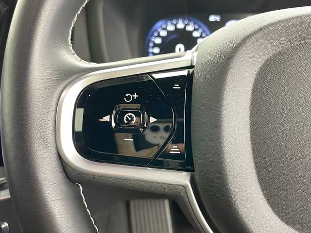 ボルボ Ｖ６０ B5 インスクリプション 道央・札幌 2021(令3)年 2.3万km パール ・ワンオーナー/・純正ナビ&USB&BT&フルセグ/・全方位モニター/・パワーバックドア/・Harman/Kardonサラウンドシステム/・ヘッドアップディスプレイ/・レザーシート/・前席パワーシート/・全席シートヒーター/・置くだけ充電/・社外前後ドライブレコーダー/・コーナーセンサー/・純正17インチAW/・純正AW付スタッドレス積載
