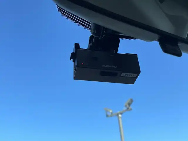 スバル フォレスター 2．0i－S アイサイト 島根県 2014(平26)年 6万km サテンホワイトパール 社外ナビ/アイドリングストップ/ウィンカーミラー/クルーズコントロール（追従走行あり）/ETC/プッシュスタート/CD/DVD/AAC/パドルシフト/取扱説明書/前方ドラレコ/レーンキープ/シートヒーター（D/N席）/純正AW