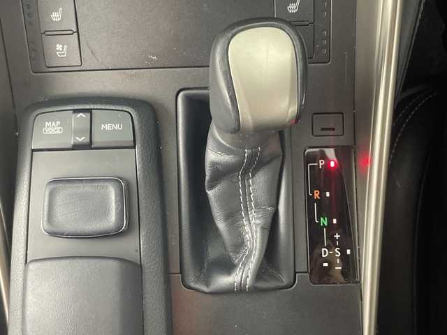 レクサス ＩＳ 300h バージョンL 愛知県 2014(平26)年 9.5万km マーキュリーグレーマイカ 禁煙車/純正7インチナビ/（AM/FM/フルセグTV/Bluetooth/CD/DVD）/バックカメラ/プリクラッシュセーフティ/レーダークルーズコントロール/ETC/ドライブレコーダー/本革シート/前席シートヒーター/前席シートベンチレーション/前席パワーシート/運転席シートメモリー/パドルシフト/リア電動サンシェード/純正18インチアルミホイール/スマートキー/スペアキー/（スマートキー1本/カードキー１枚）/プッシュスタート/LEDヘッドライト/オートライト/フロントフォグランプ/電動格納ミラー/純正フロアマット