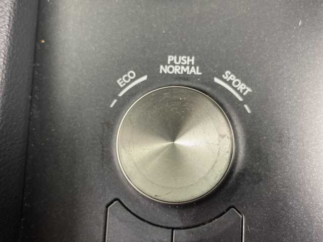 レクサス ＩＳ 300h バージョンL 愛知県 2014(平26)年 9.5万km マーキュリーグレーマイカ 禁煙車/純正7インチナビ/（AM/FM/フルセグTV/Bluetooth/CD/DVD）/バックカメラ/プリクラッシュセーフティ/レーダークルーズコントロール/ETC/ドライブレコーダー/本革シート/前席シートヒーター/前席シートベンチレーション/前席パワーシート/運転席シートメモリー/パドルシフト/リア電動サンシェード/純正18インチアルミホイール/スマートキー/スペアキー/（スマートキー1本/カードキー１枚）/プッシュスタート/LEDヘッドライト/オートライト/フロントフォグランプ/電動格納ミラー/純正フロアマット