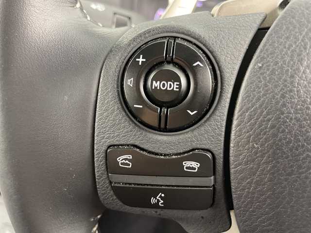 レクサス ＩＳ 300h バージョンL 愛知県 2014(平26)年 9.5万km マーキュリーグレーマイカ 禁煙車/純正7インチナビ/（AM/FM/フルセグTV/Bluetooth/CD/DVD）/バックカメラ/プリクラッシュセーフティ/レーダークルーズコントロール/ETC/ドライブレコーダー/本革シート/前席シートヒーター/前席シートベンチレーション/前席パワーシート/運転席シートメモリー/パドルシフト/リア電動サンシェード/純正18インチアルミホイール/スマートキー/スペアキー/（スマートキー1本/カードキー１枚）/プッシュスタート/LEDヘッドライト/オートライト/フロントフォグランプ/電動格納ミラー/純正フロアマット