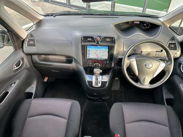 日産 セレナ ハイウェイS G Sハイブリッド 岐阜県 2012(平24)年 8.9万km スーパーブラック 登録時走行距離88896km/後席モニター/社外８インチナビ/フルセグＴＶ/バックカメラ/両側パワースライドドア/クルーズコントロール/純正アルミホイール/純正フロアマット/Ｂｌｕｅｔｏｏｔｈ接続/ＣＤチェンジャー/スマートキー/スペアキー/プッシュスタート/キセノンヘッドライト/オートライト/アイドリングストップ/パワーステアリング/パワーウィンドウ