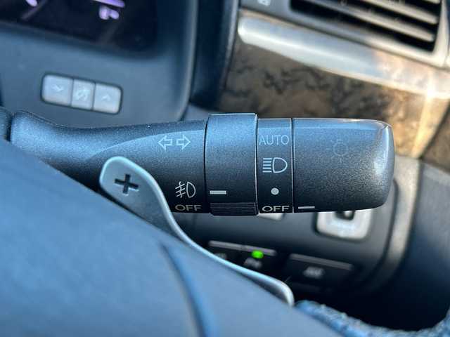 レクサス ＬＳ 460 バージョンSZ 鹿児島県 2009(平21)年 10.6万km ホワイトパールクリスタルシャイン サンルーフ/MTモード付AT/パドルシフト/D+N席パワーシート/クルーズコントロール/バックカメラ/ナビ/フルセグTV/純正フロアマット/レザーシート/純正19インチAW/AFS/横滑り防止装置/オートライト/スマートキー/プッシュスタート