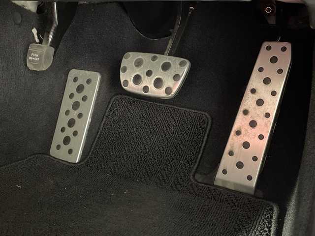 レクサス ＲＣ 350 Fスポーツ 神奈川県 2014(平26)年 6.7万km ブラック レクサスセーフティシステム/純正ナビ/・BT/フルセグTV/CD/DVD/SD/BD/USB/AUX/バックカメラ/赤革シート/パワーシート(D/N)/シートヒーター(D/N)/ベンチレーション(D/N)/メモリシート(D)/ECO/SPORT/SPORT+モード/SNOWモード/ドライブレコーダ/ビルトインETC/ブラインドスポットモニター/自動防眩ミラー/革巻きステアリング/ステアリングスイッチ/パドルシフト/Autoライト/コーナーセンサー/LEDヘッドライト/フォグランプ/スマートキー/プッシュスタートボタン/電動格納ミラー/ウィンカーミラー/純正フロアマット/純正19インチアルミホイール