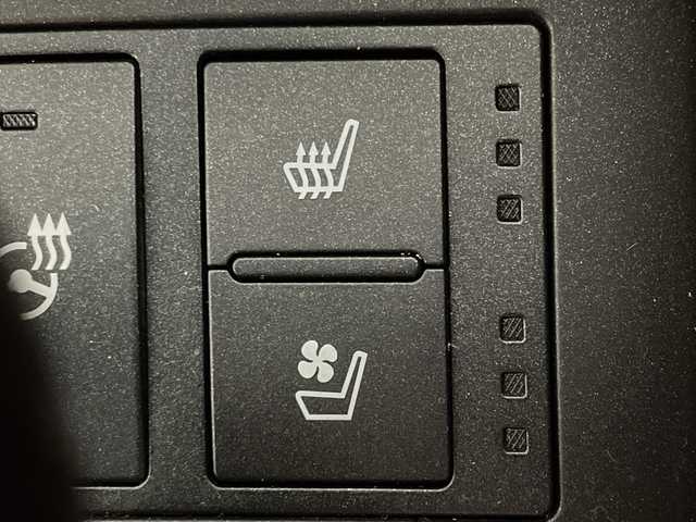 レクサス ＲＣ 350 Fスポーツ 神奈川県 2014(平26)年 6.7万km ブラック レクサスセーフティシステム/純正ナビ/・BT/フルセグTV/CD/DVD/SD/BD/USB/AUX/バックカメラ/赤革シート/パワーシート(D/N)/シートヒーター(D/N)/ベンチレーション(D/N)/メモリシート(D)/ECO/SPORT/SPORT+モード/SNOWモード/ドライブレコーダ/ビルトインETC/ブラインドスポットモニター/自動防眩ミラー/革巻きステアリング/ステアリングスイッチ/パドルシフト/Autoライト/コーナーセンサー/LEDヘッドライト/フォグランプ/スマートキー/プッシュスタートボタン/電動格納ミラー/ウィンカーミラー/純正フロアマット/純正19インチアルミホイール