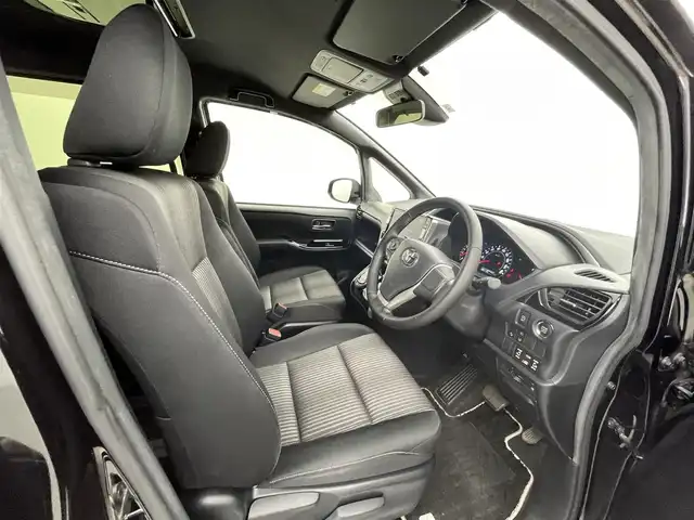 トヨタ ヴォクシー ZS 煌 熊本県 2018(平30)年 8万km ブラック 禁煙車　/社外ナビEX11Z（ＣＤ・ＤＶＤ・フルセグ・ＢＴ・ＳＤ・ＵＳＢ）/アルパインフリップダウンモニター　/バックカメラ　/ビルトインＥＴＣ　/両側パワースライドドア　/衝突軽減ブレーキ　/レーンキープアシスト/横滑り防止/アイドリングストップ/純正フロアマット/純正１６インチAW/オートライト/オートマチックハイビーム/LEDヘッドライト/フォグライト/スマートキー/プッシュスタート/スペアキー1本/保証書